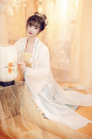 b毛多的女人图片