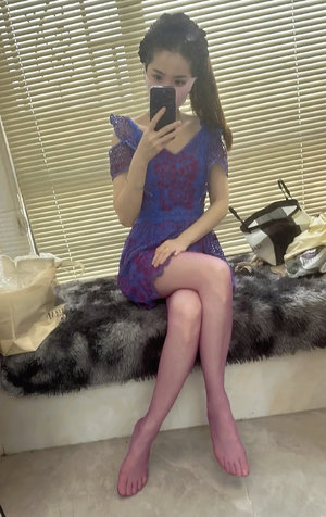 日本三级大乳舌吻